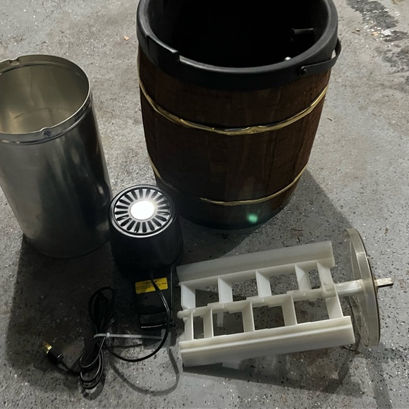 Vintage 6qt Ice Cream Freezer - Picture 3 of 3